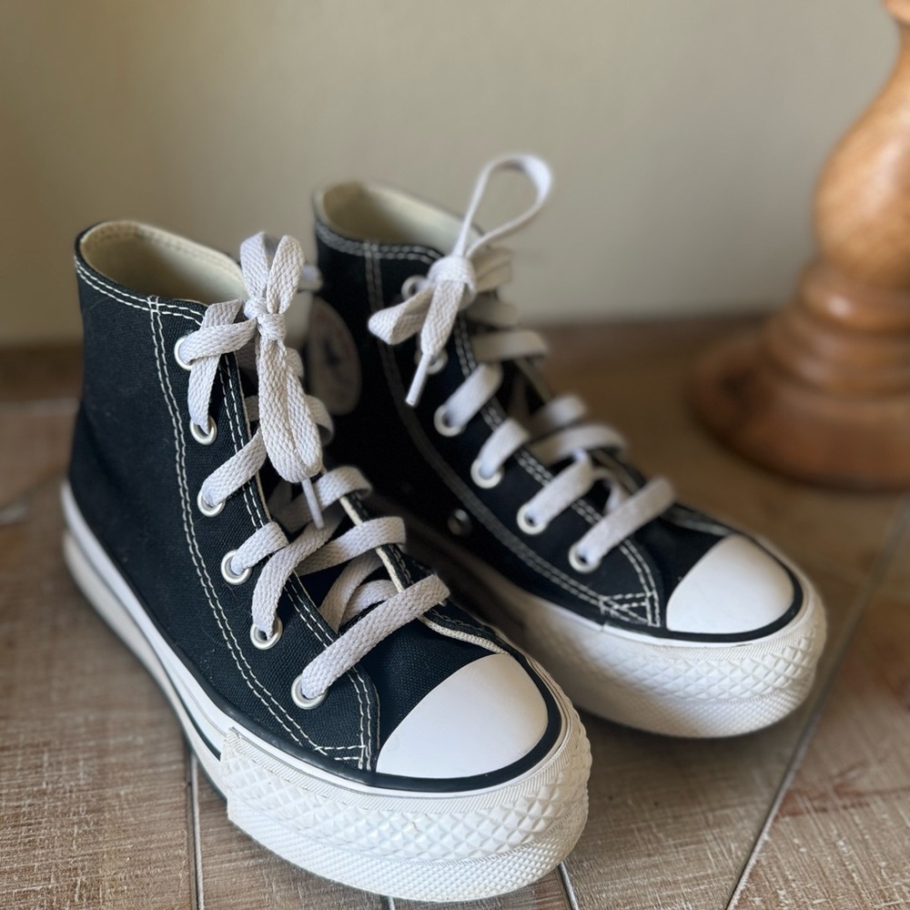 Converse Black and White High-Top Sneakers Iconic Canvas Design